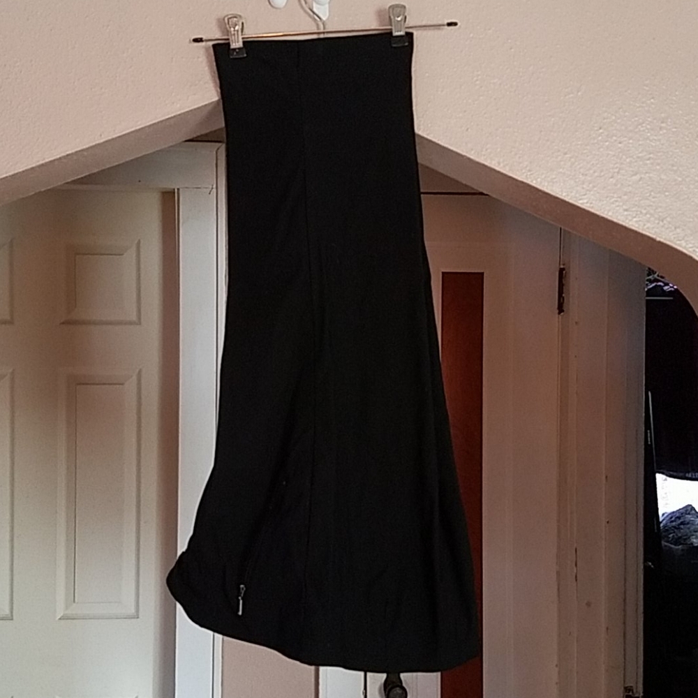 Black capris